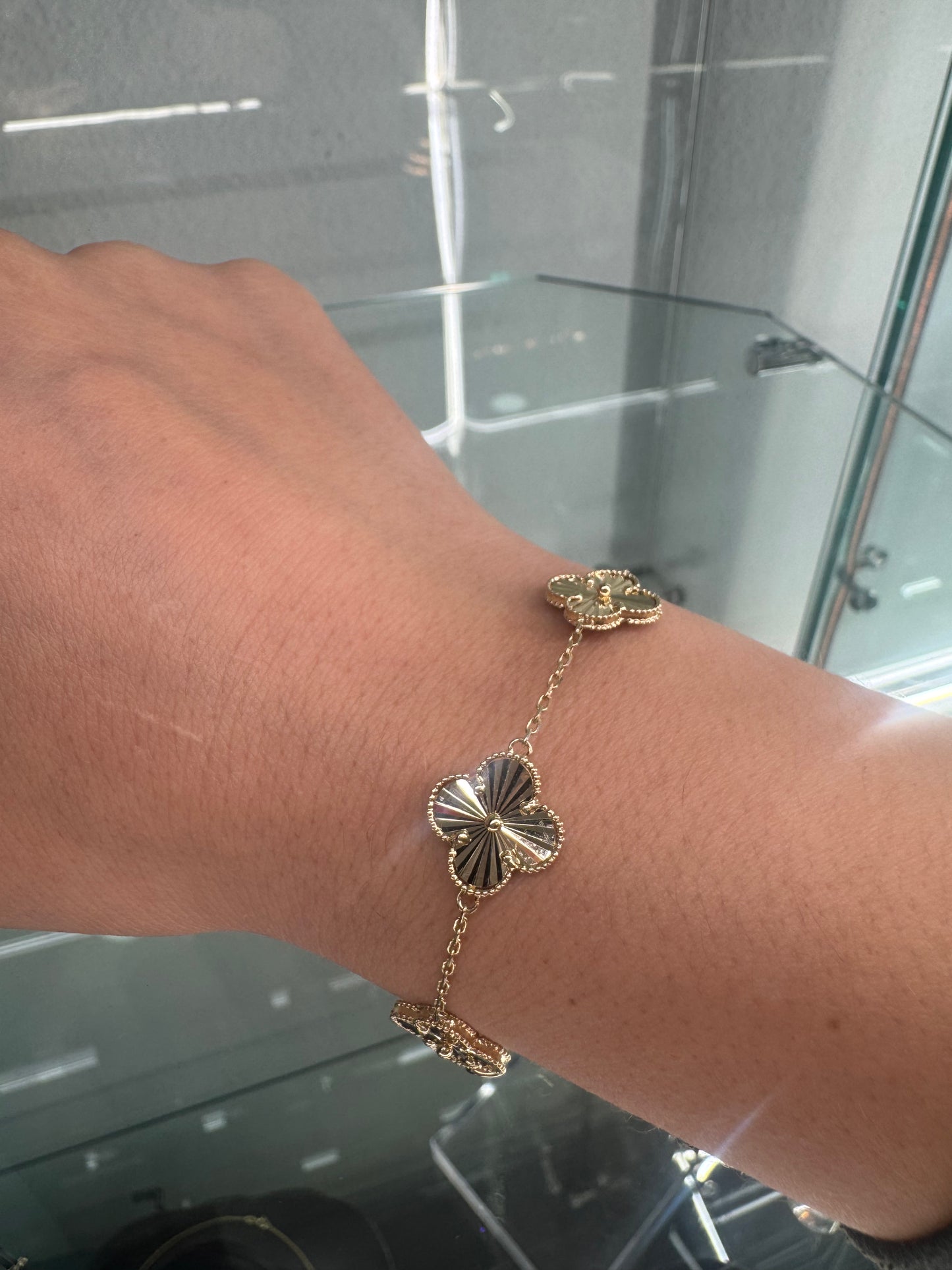 14K GOLD FLOWER BRACELET