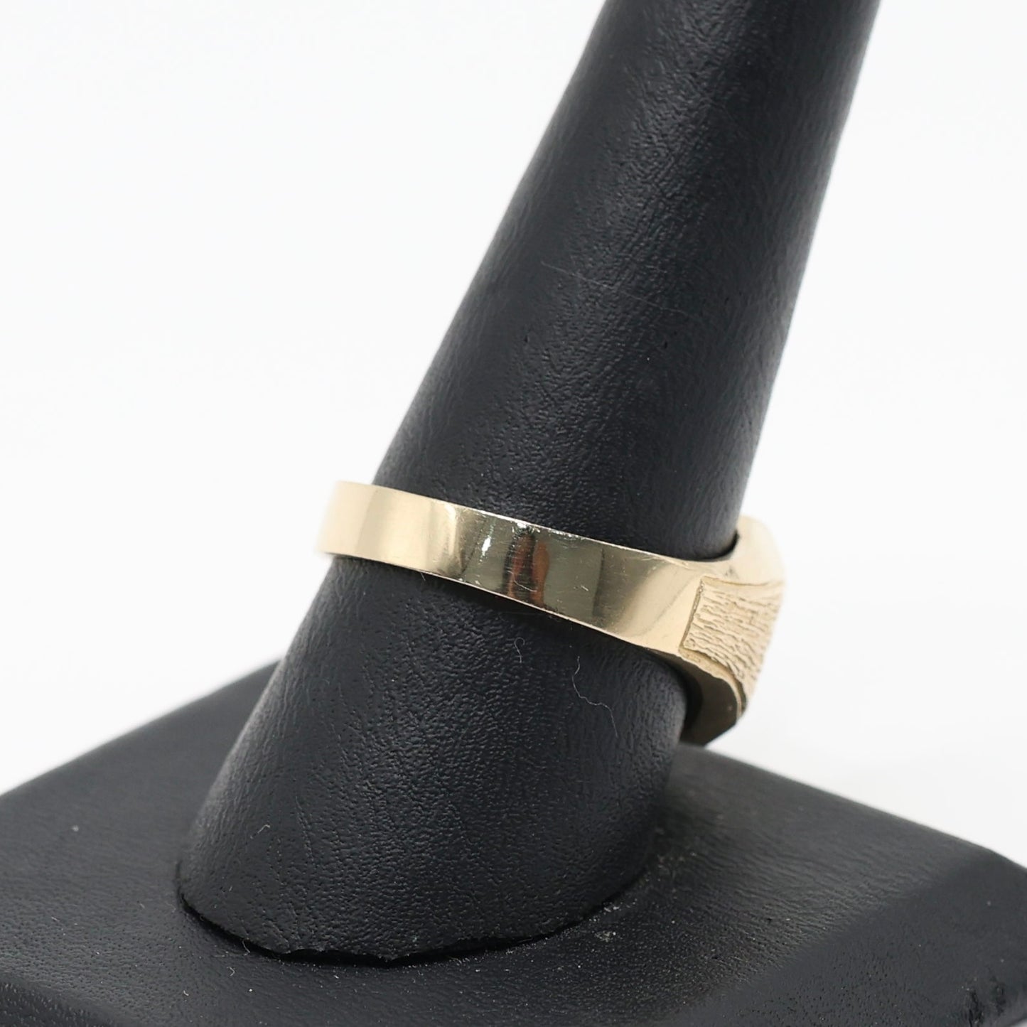 14KT GOLD MENS SQUARE RING WITH CORNER DETAILS - FREE LASER ENGRAVING