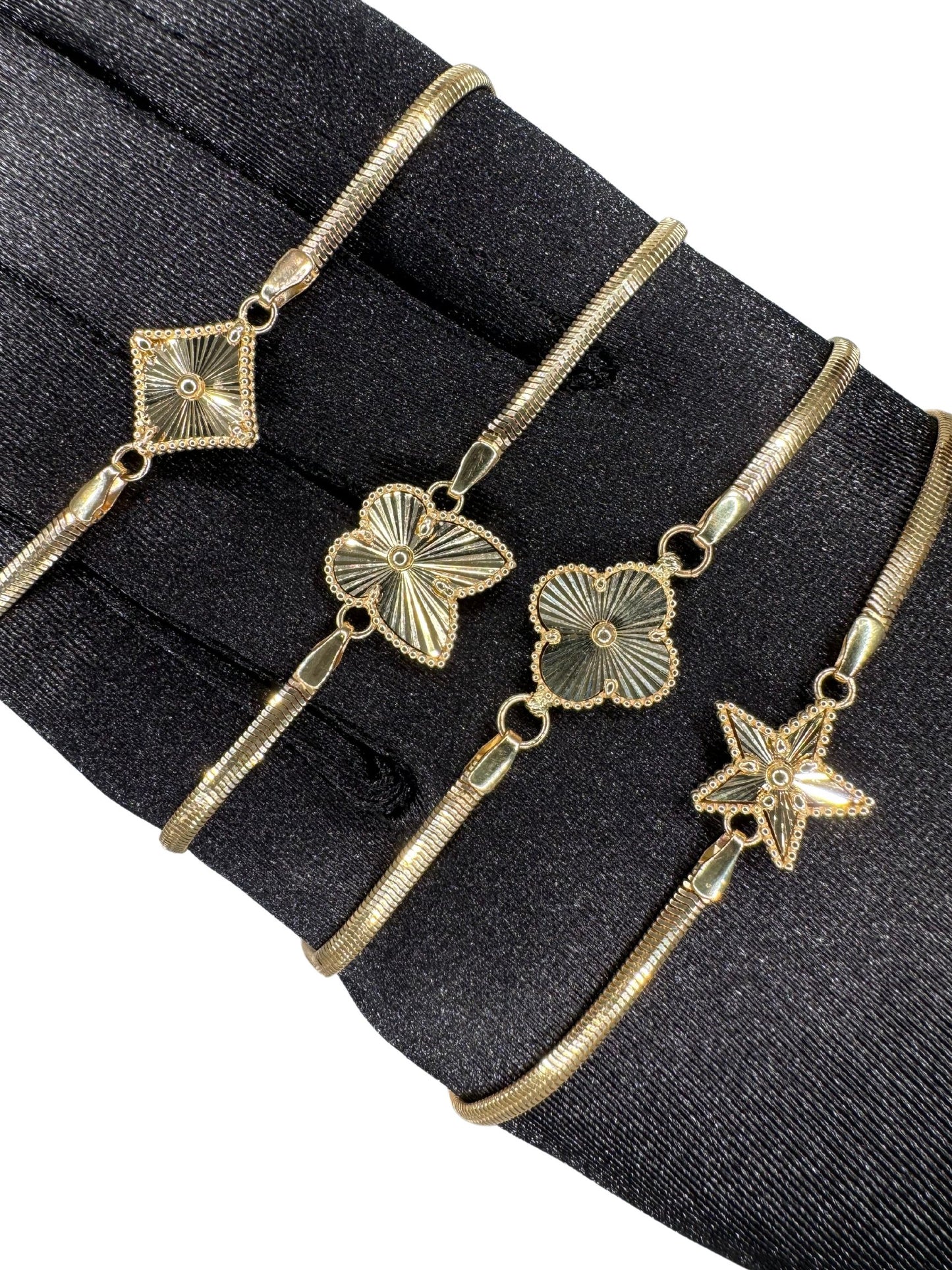 14K  GOLD SHAPES BRACELET