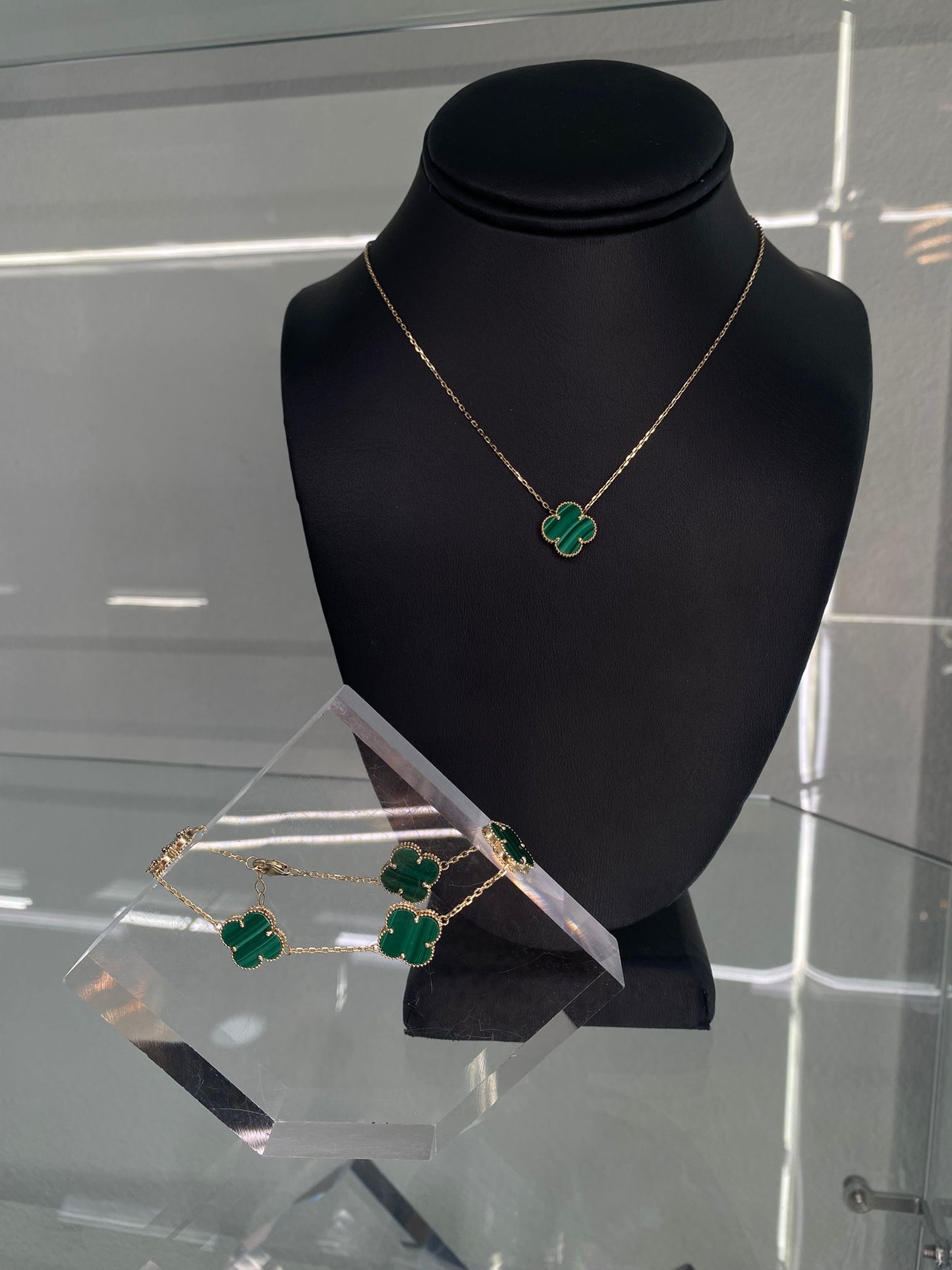 14KT GOLD GREEN FLOWER SET
