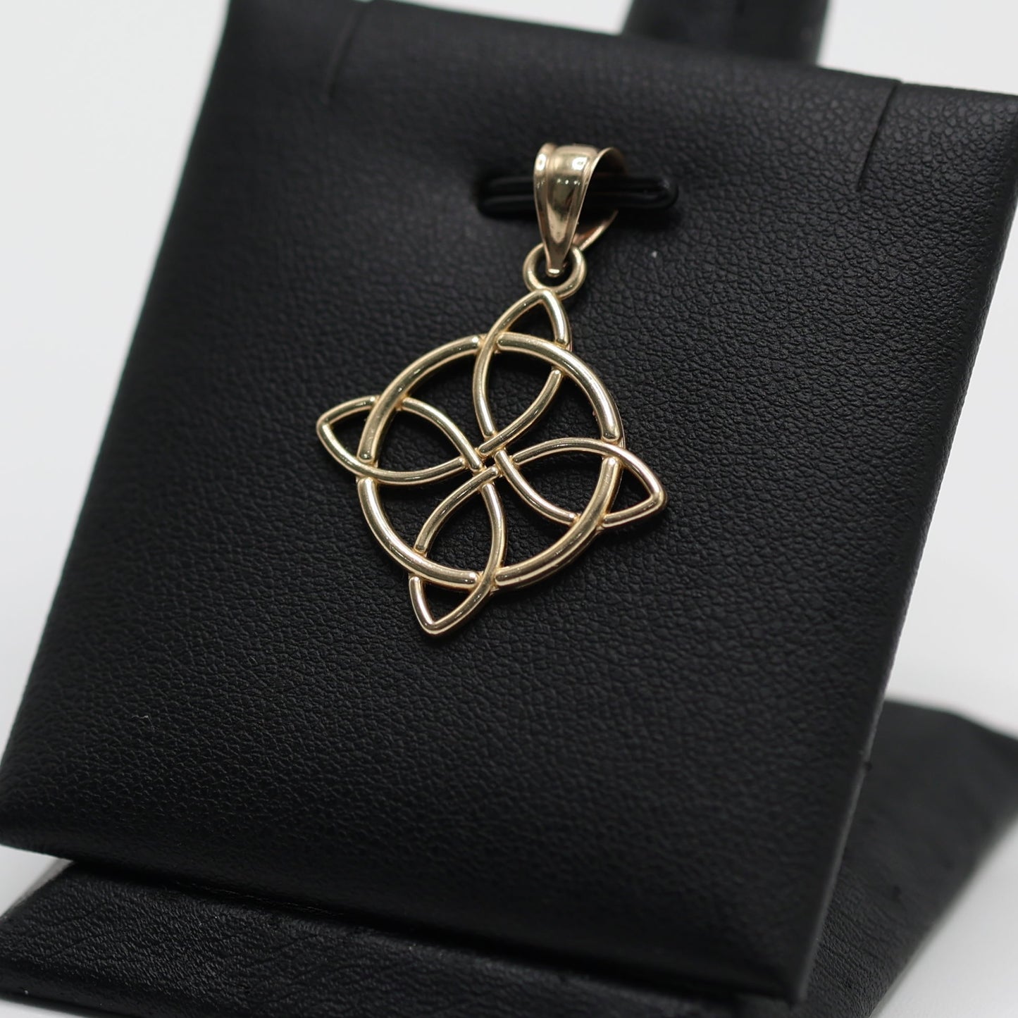 14KT GOLD WITCHES KNOT PENDANT