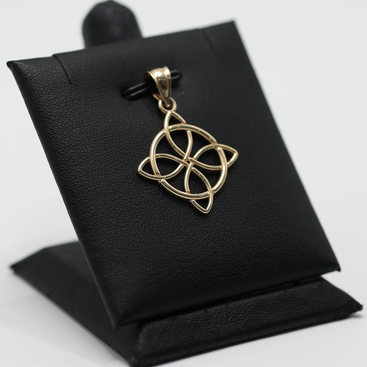 14KT GOLD WITCHES KNOT PENDANT