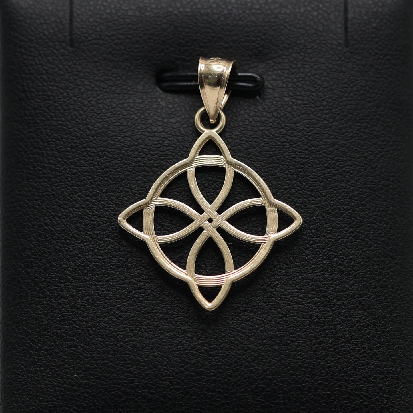 14KT GOLD WITCHES KNOT PENDANT