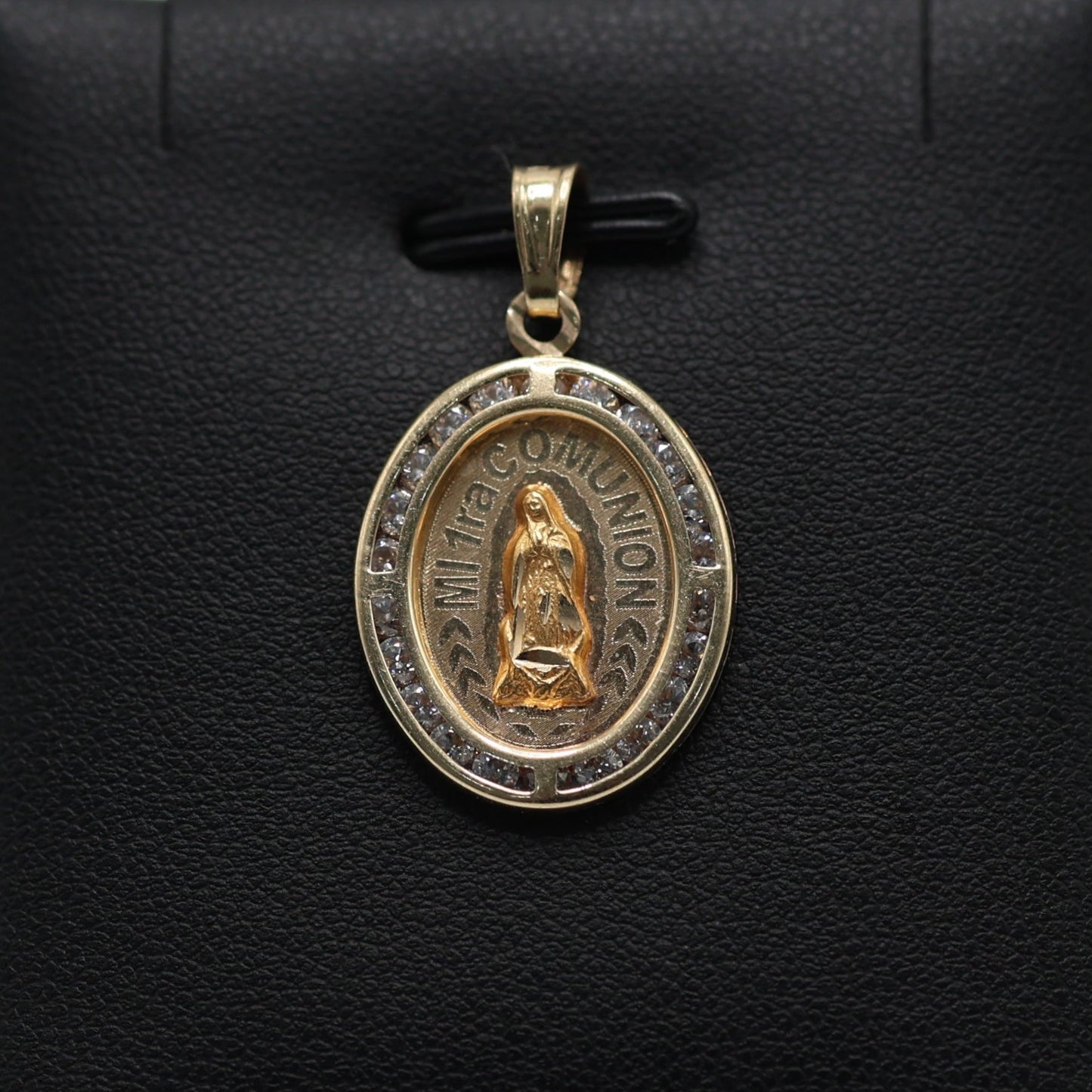 14KT GOLD "MI PRIMER COMUNION" OVAL PENDANT WITH CUBIC ZIRCONIA BORDER