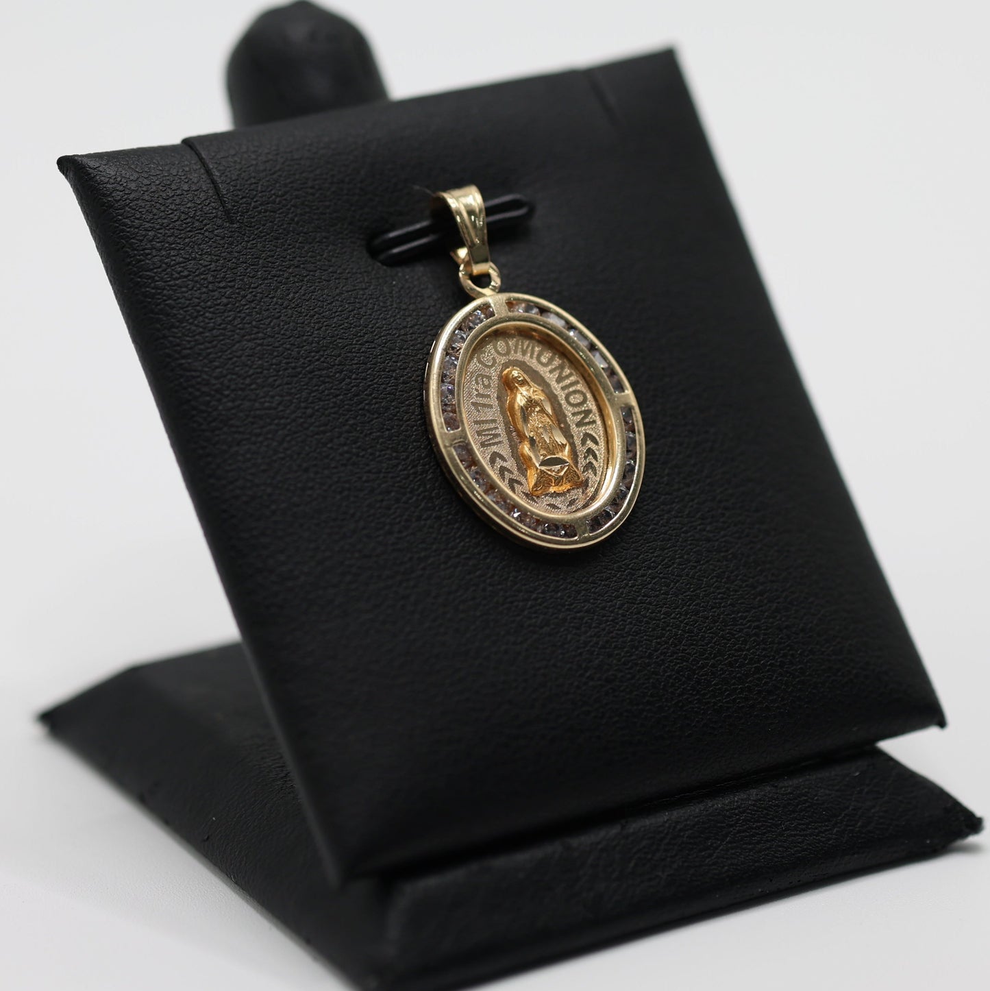 14KT GOLD "MI PRIMER COMUNION" OVAL PENDANT WITH CUBIC ZIRCONIA BORDER