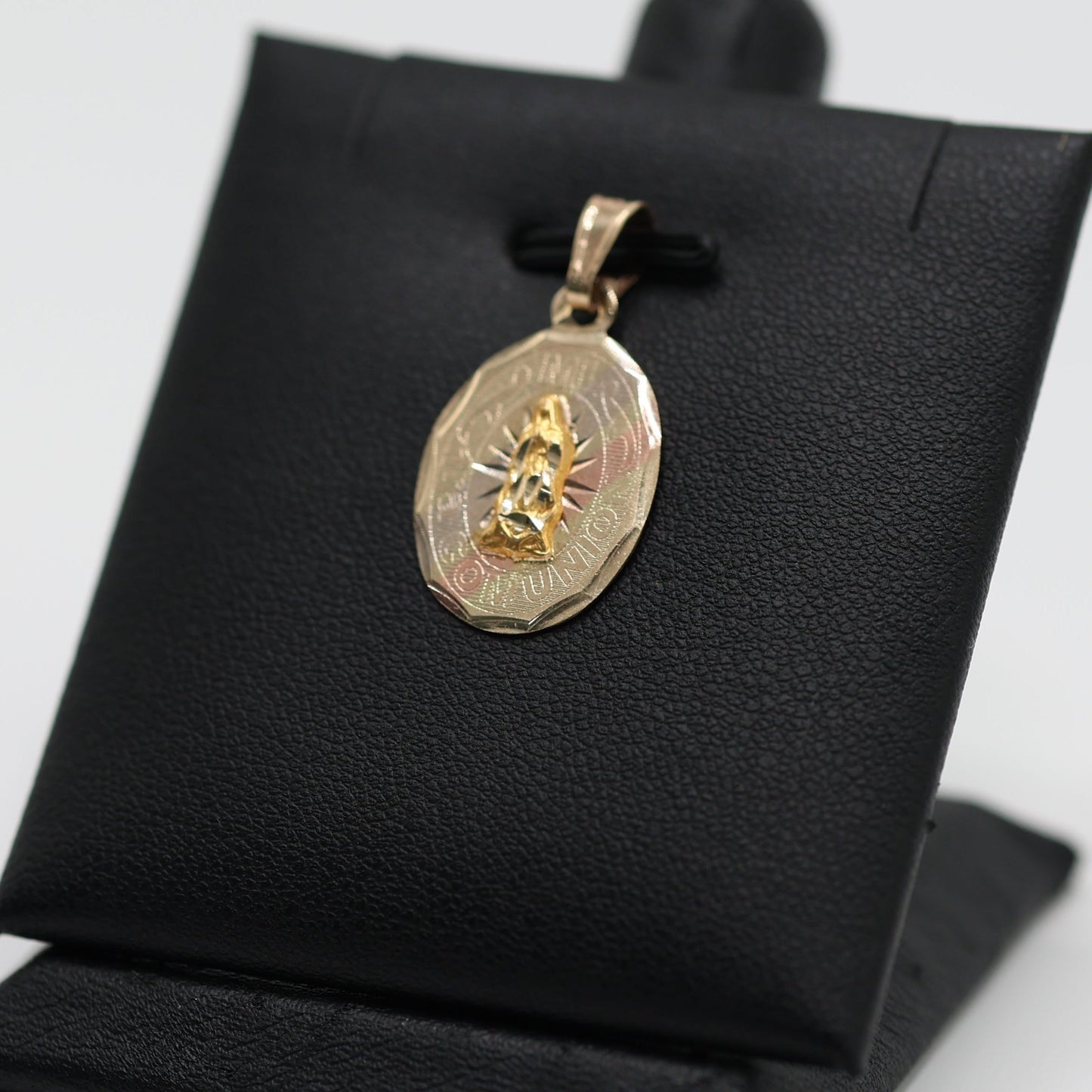 14KT GOLD OVAL 3 TONE 1ST COMMUNION WITH VIRGIN MARY PENDANT