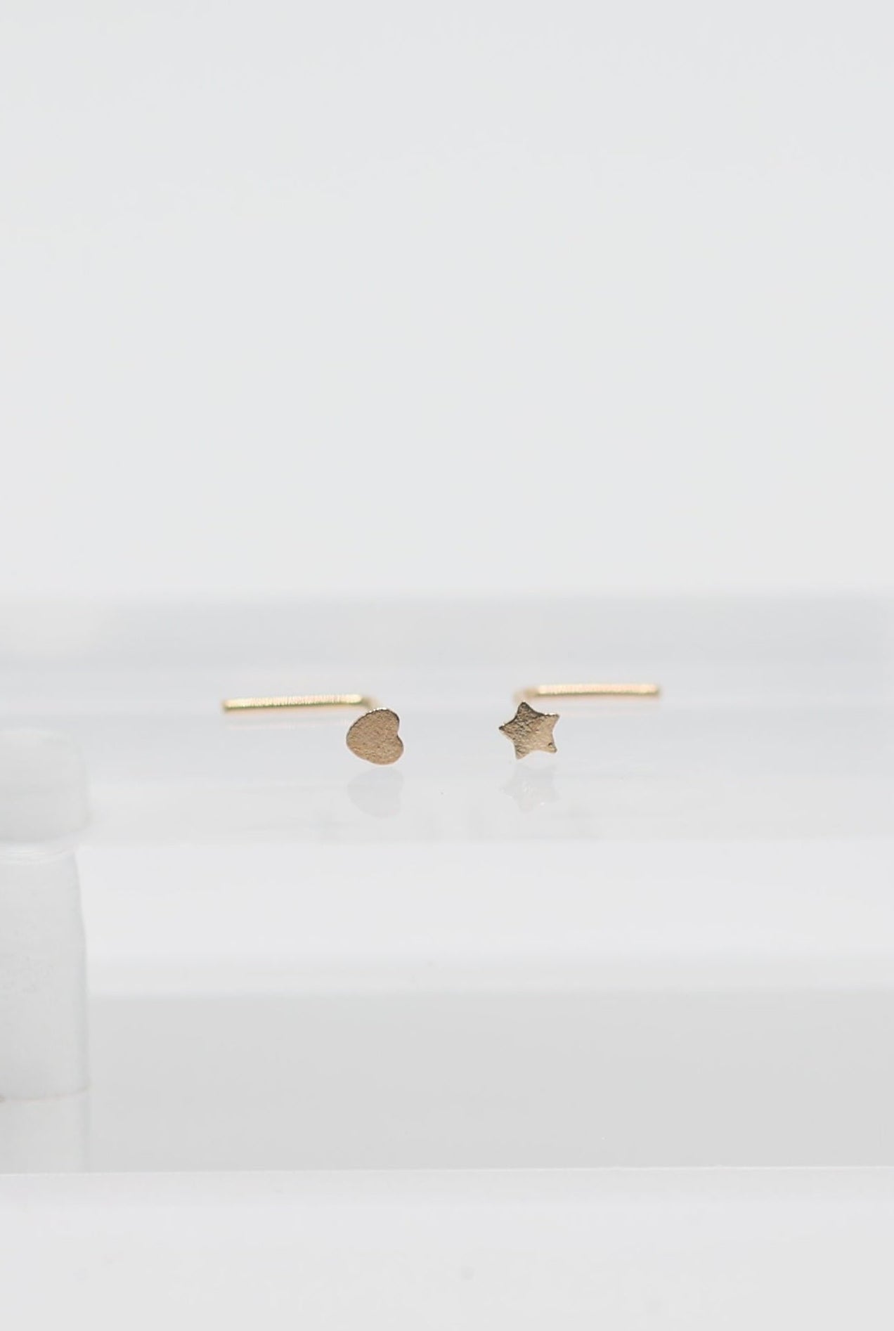 14KT GOLD HEART OR STAR SHAPED NOSE L STUD