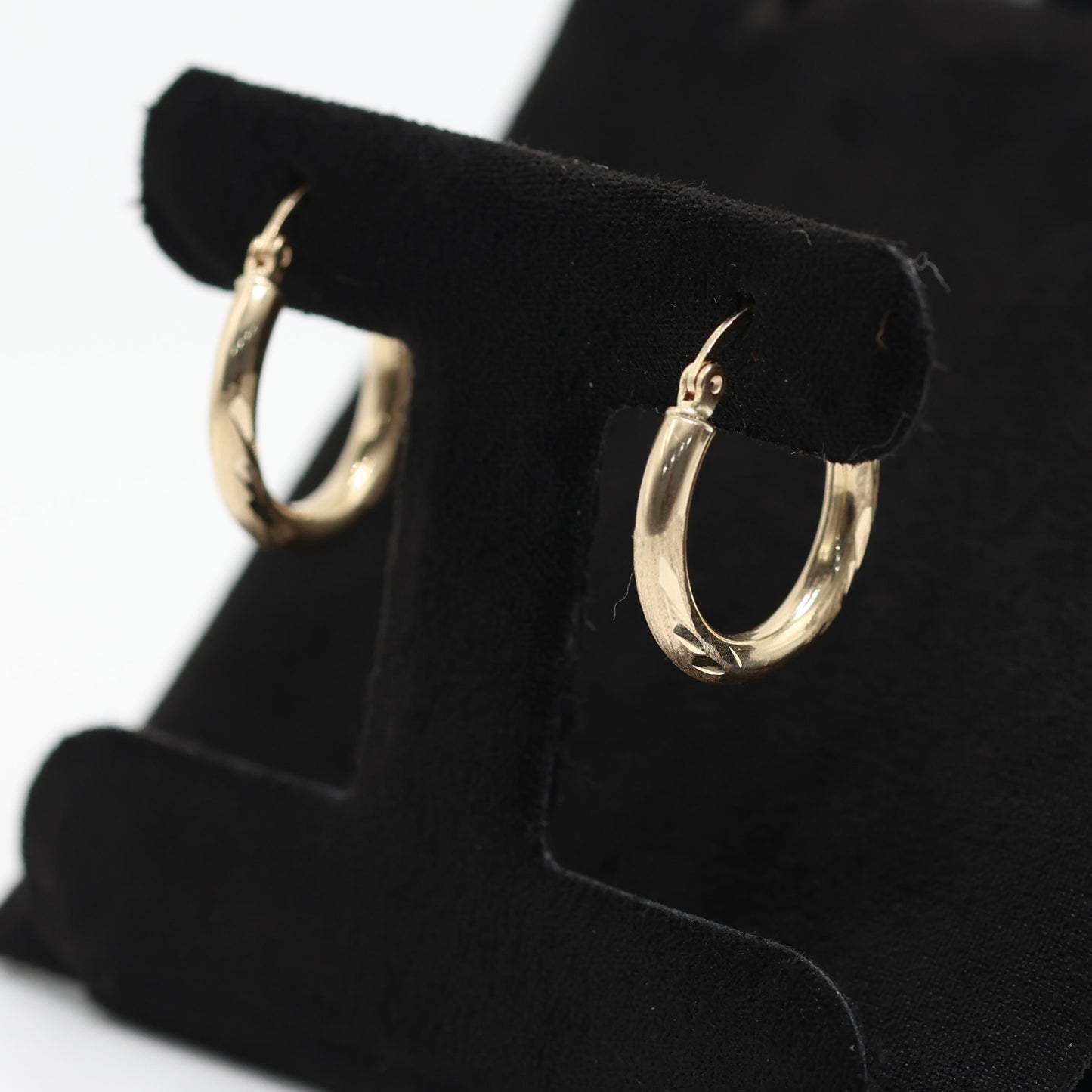 14KT GOLD TEXTURE LEAVES HOOPS