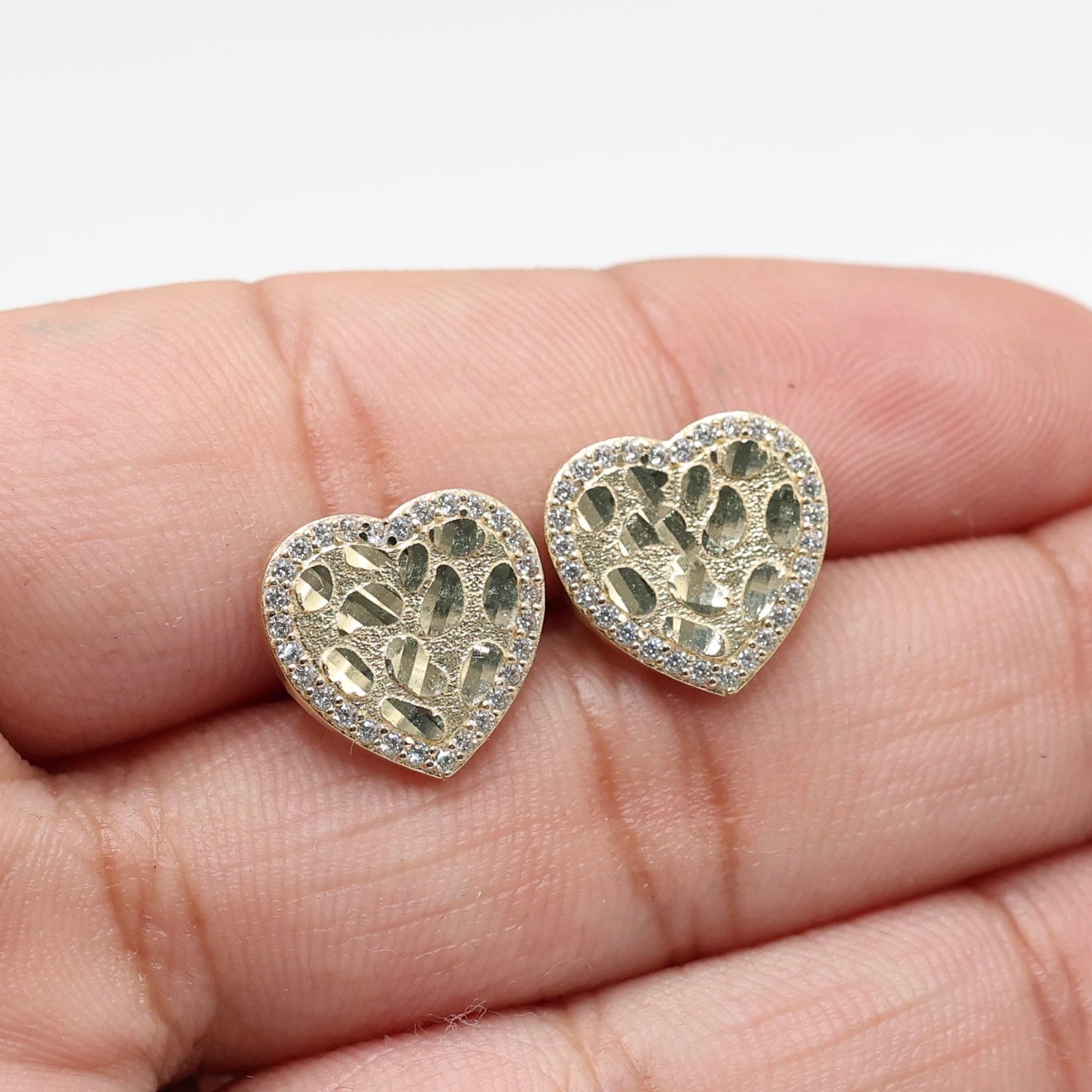 14KT GOLD NUGGET HEART STUD EARRINGS WITH CUBIC ZIRCONIA BORDER