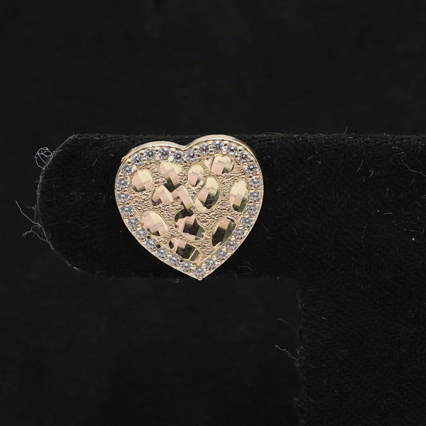 14KT GOLD NUGGET HEART STUD EARRINGS WITH CUBIC ZIRCONIA BORDER