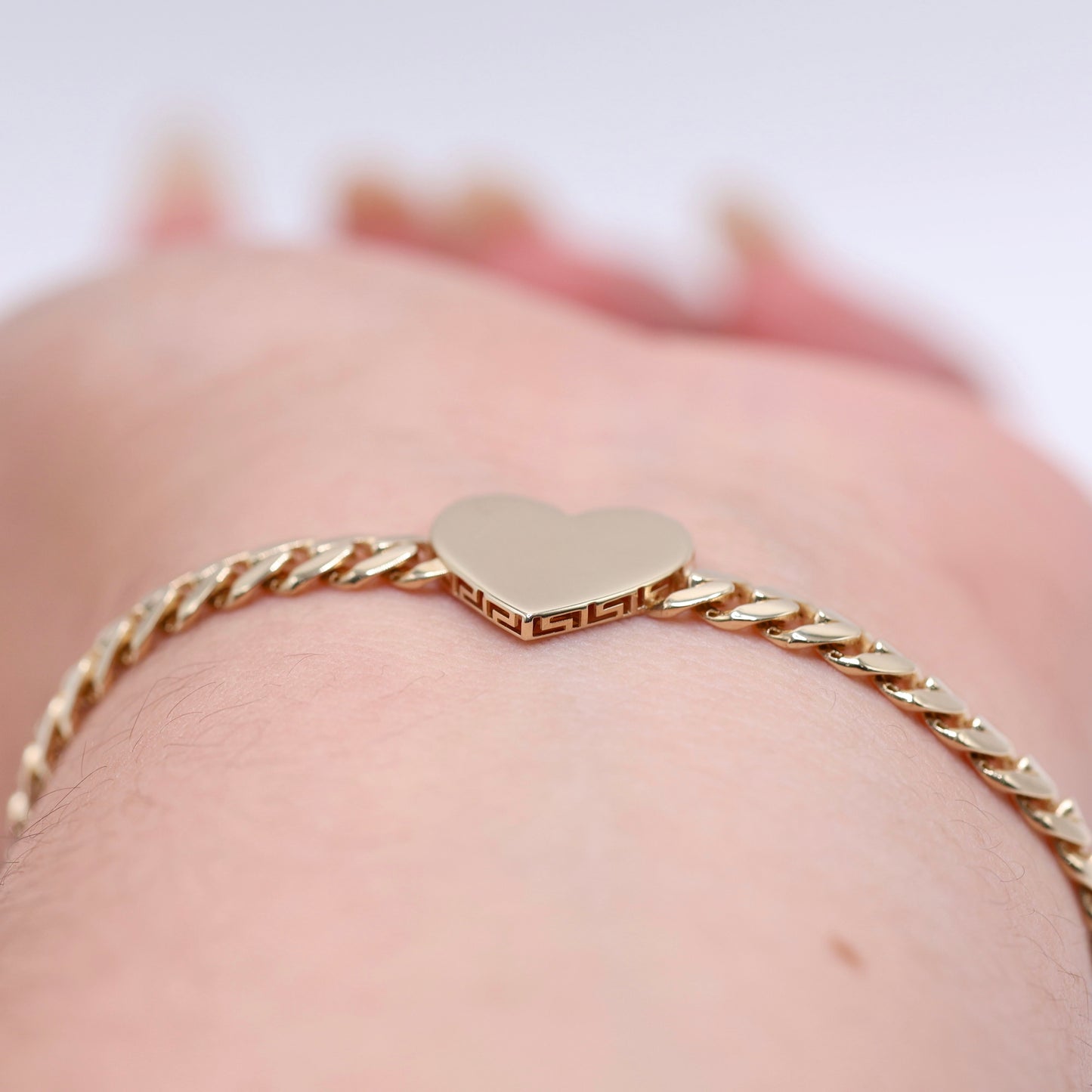 14KT GOLD HEART PLAQUE BRACELET 4.5MM GREEK OUTLINE CUBAN LINK - FREE CUSTOM LASER ENGRAVING